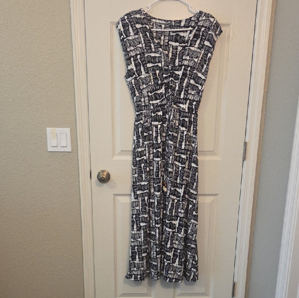 Nine West Black and White Geometric Maxi Dress Size Small